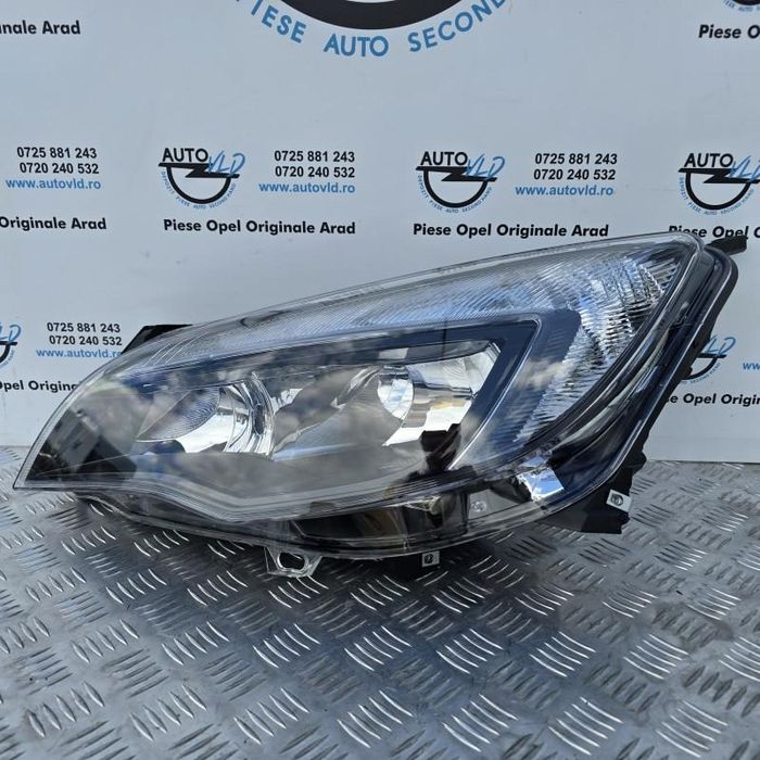 Far dreapta fundal negru halogen Opel Astra J