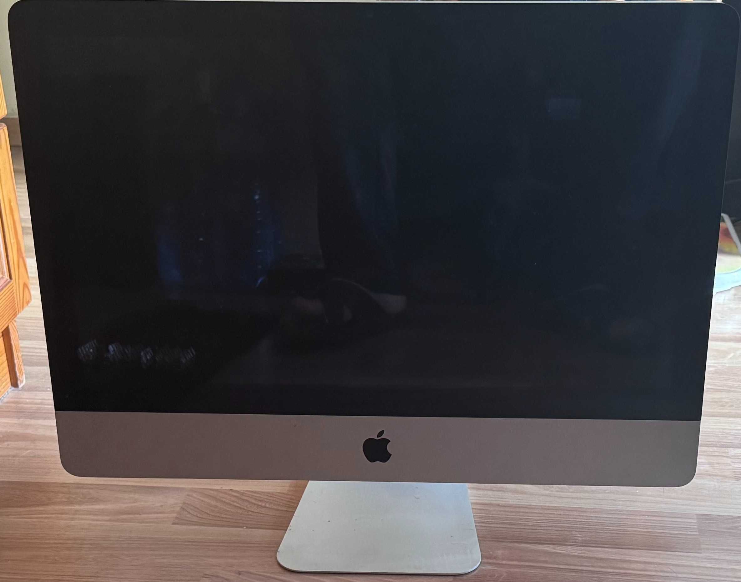 iMac 21.5" (Mid 2011) за части + стар монитор Samsung SyncMaster 224WM