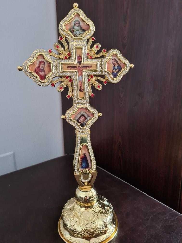 Cruce Metal cu Postament pentru Masa Altarului Relief 3 D