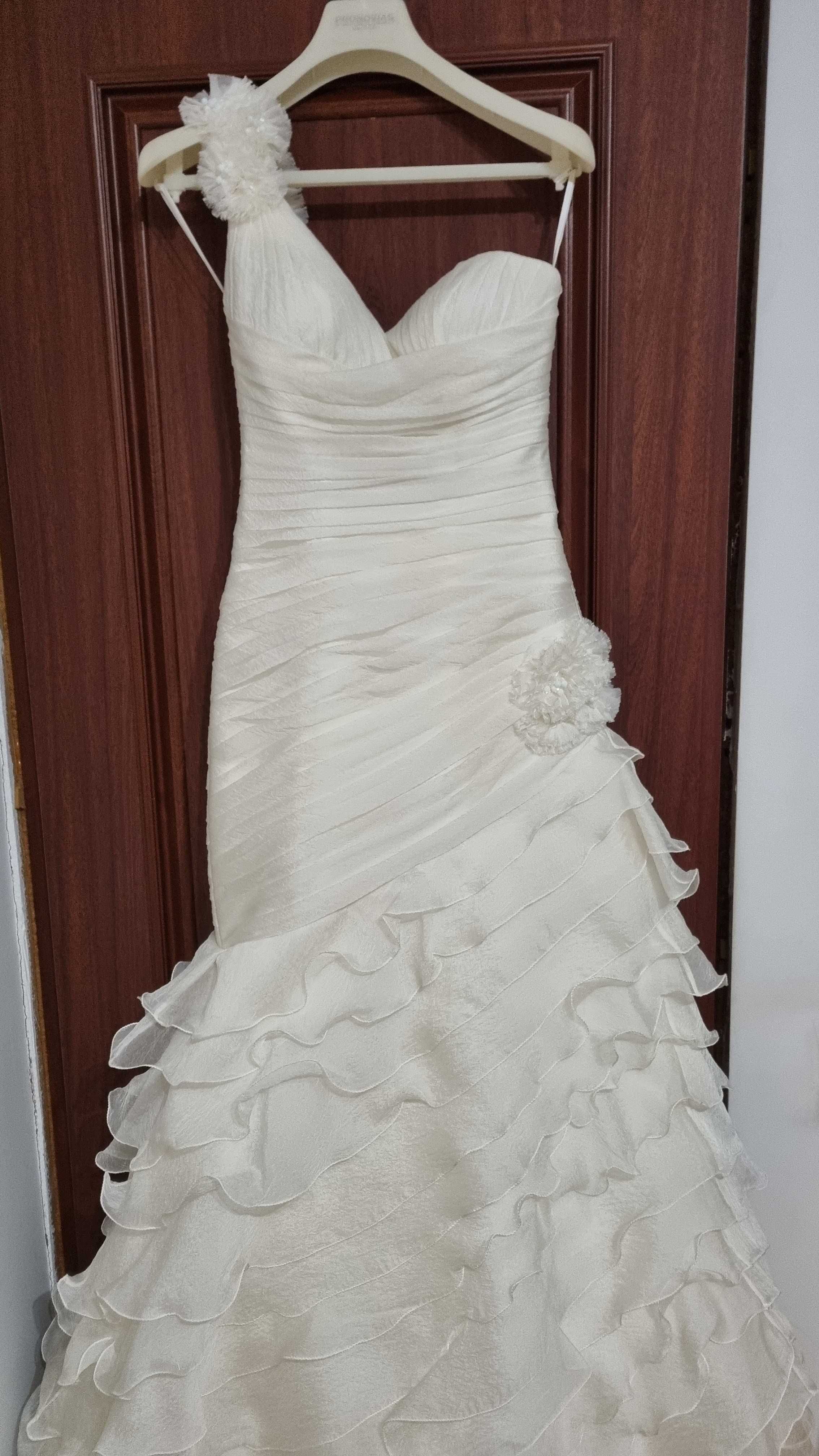 Rochie mireasa Pronovias