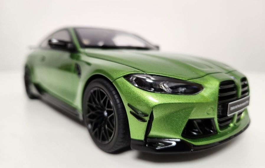 Macheta scara 1/18 BMW M4