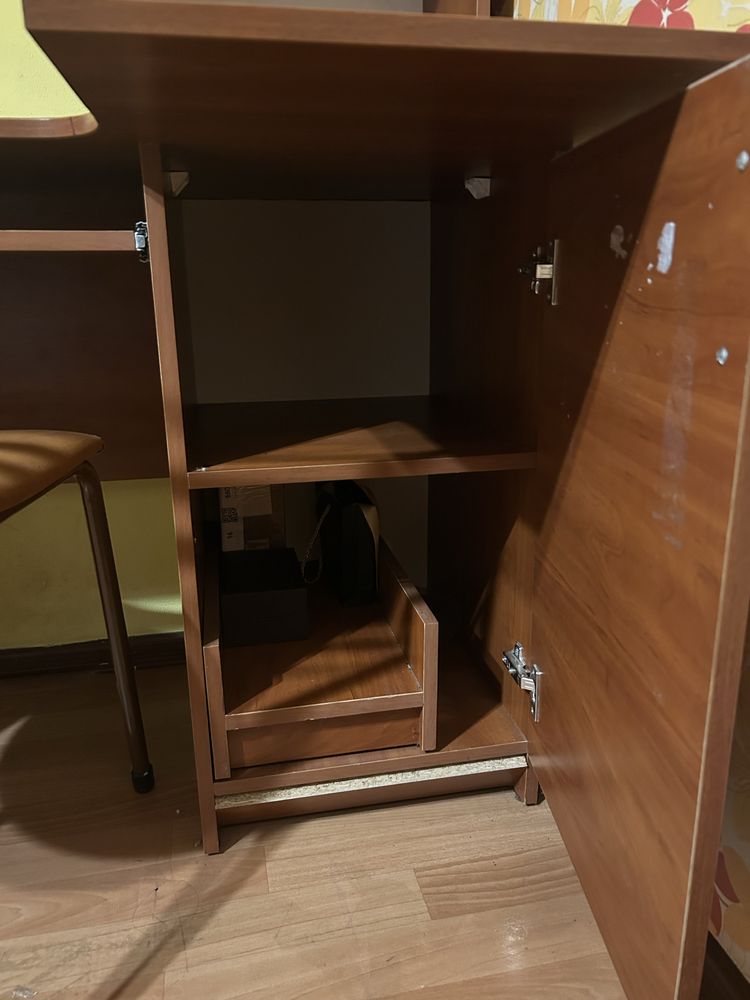 Продаю компьютерный стол