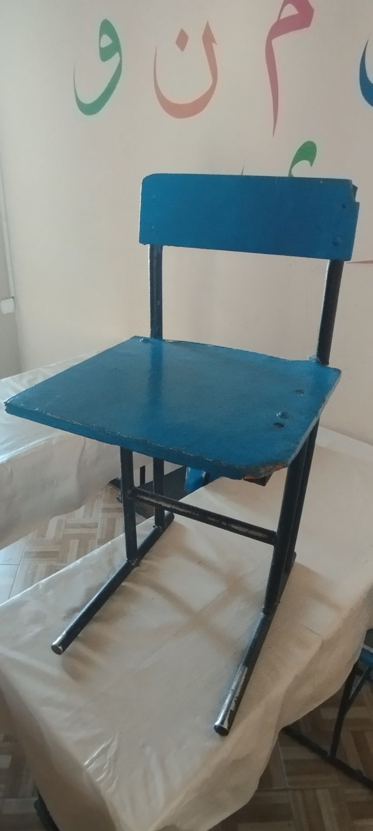 Parta, stullar arzon narxlarda beriladi