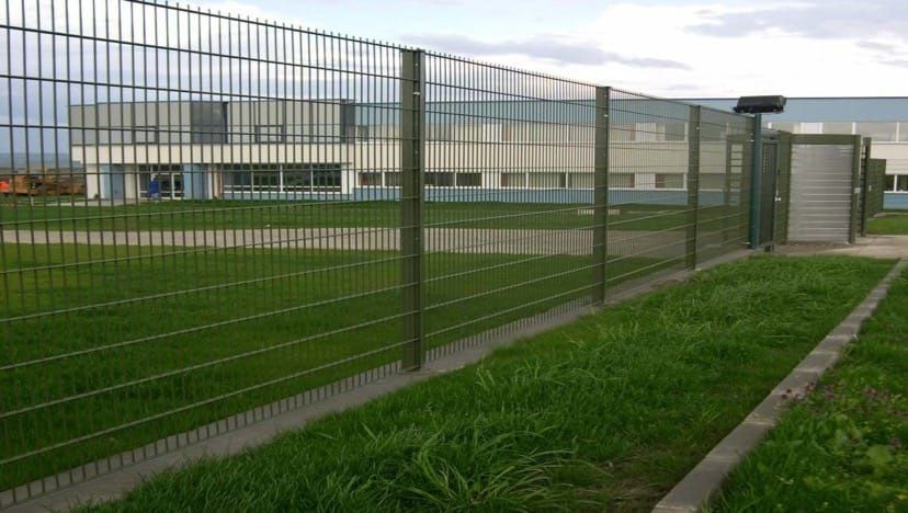 Executăm garduri din plasă burdurată