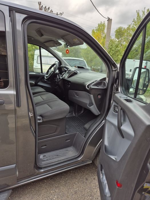 Ford tranzit custom 2017 8+1