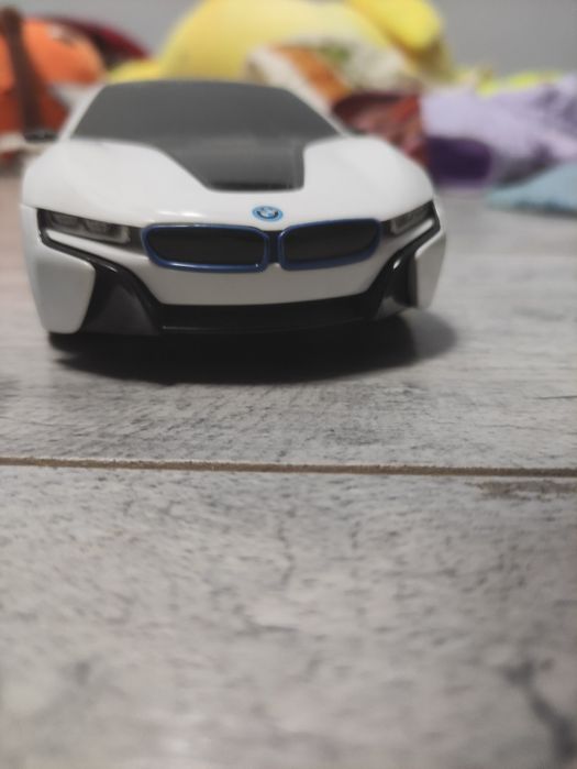 Игрушки машинки и пистолет