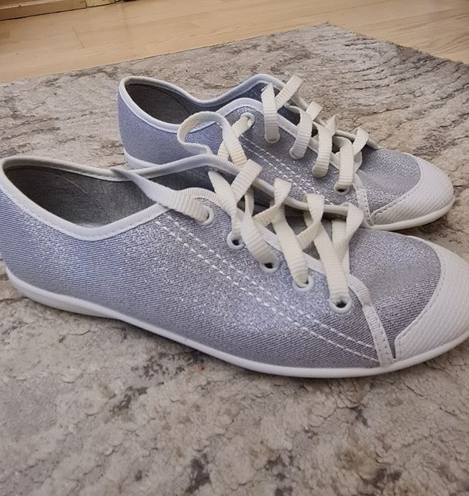 Женская лёгкая обувь