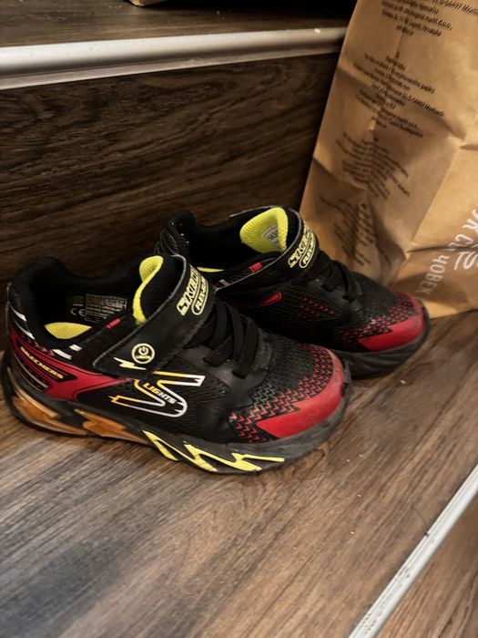 Светещи маратонки skechers 28 номер