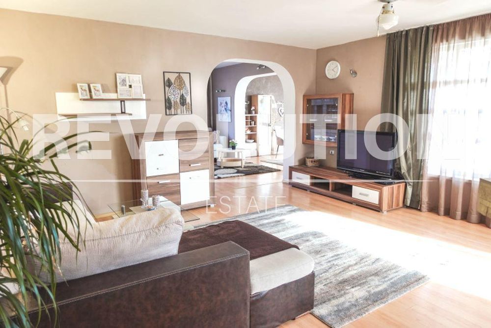 Дава се под наем Четиристаен апартамент в Варна, Бриз - 200 кв.м за 825 € - Снимка #4