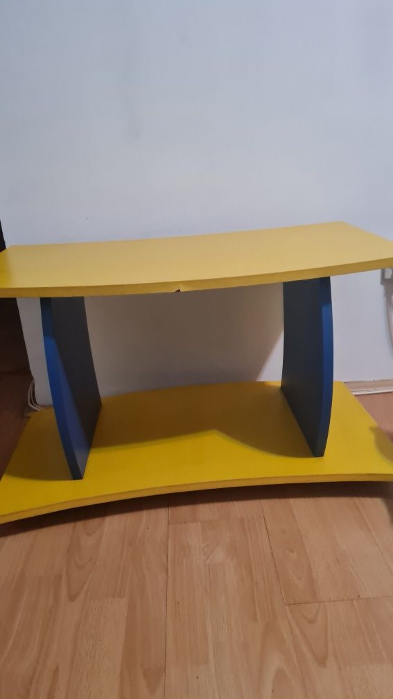 Vând mobila.  Șifoniere, comoda televizor și masuta