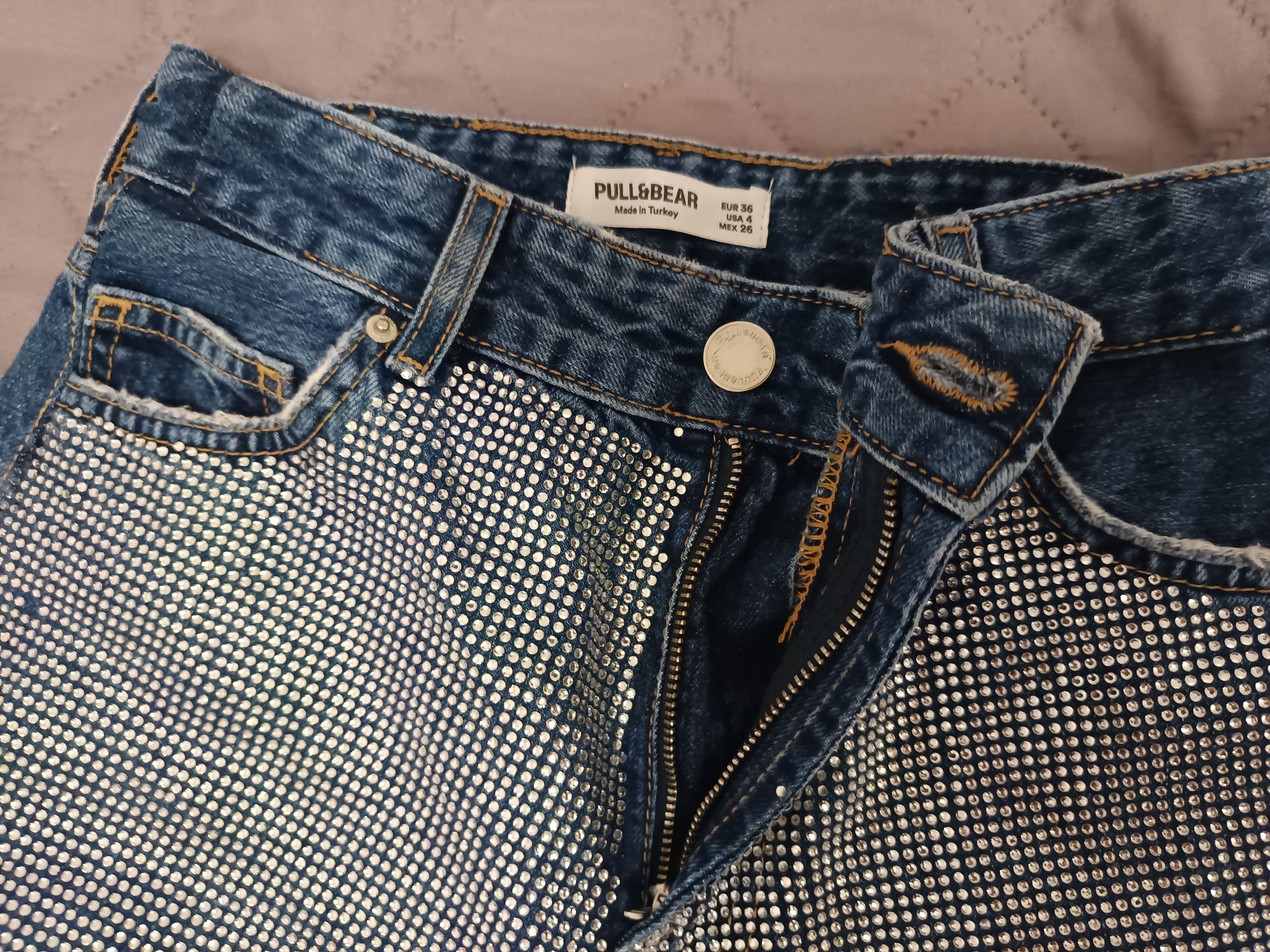 Дънки на марката pull&bear