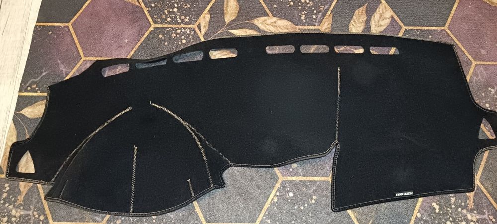 Продам накидку на панель Хьюндай акцент