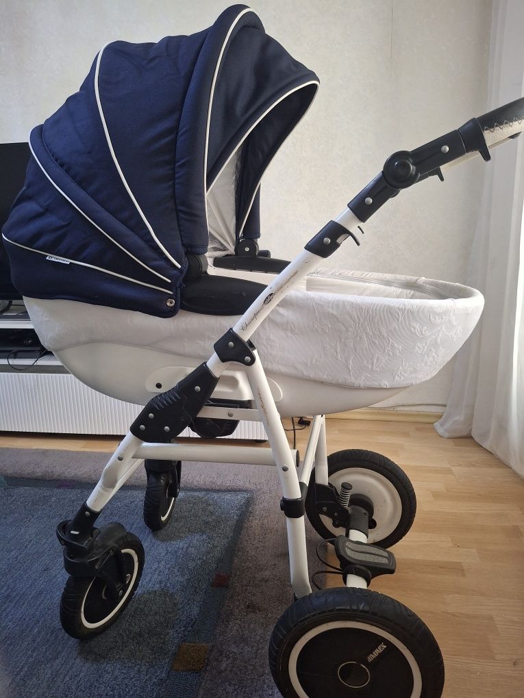 Продам коляску детскую,3 в одном