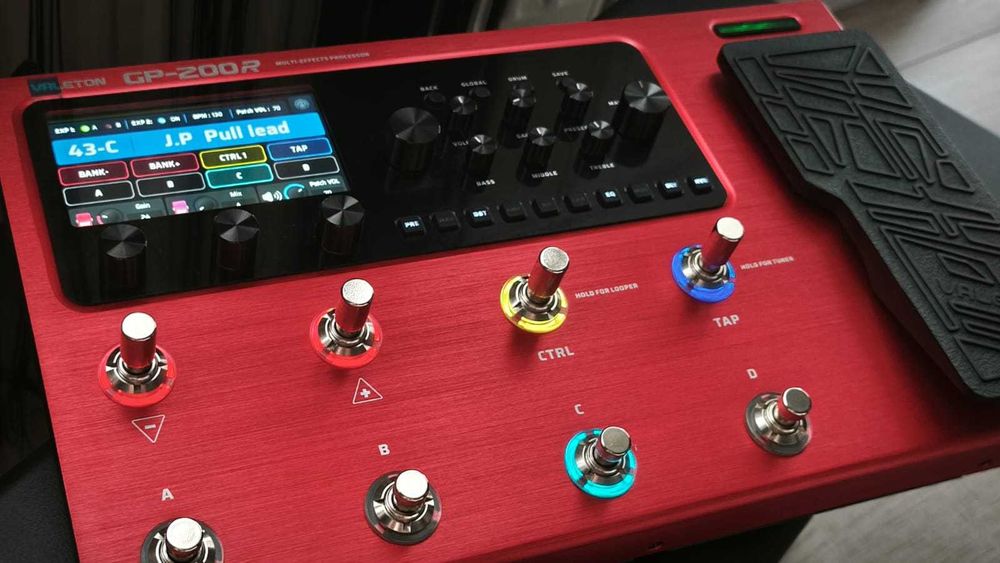 Procesor efecte chitara Valeton GP-200R - Garantie