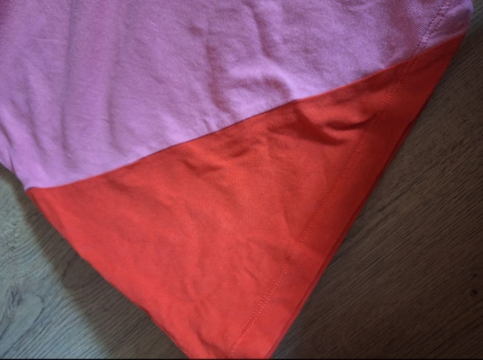 Adidas Дамска Тениска с Червен Акцент