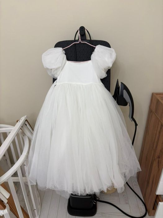 Все платья б/у,в хорошем состоянии,все по 7000 т