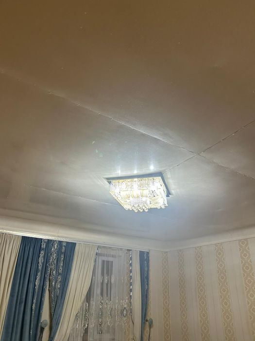 для зала люстра.