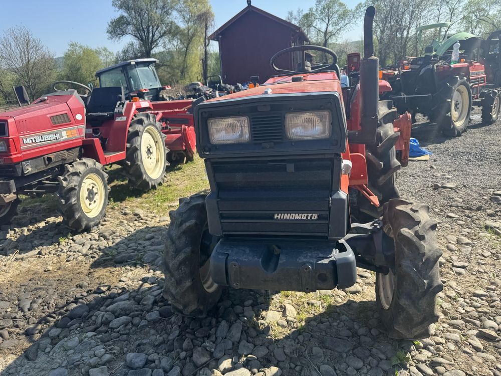 Tractor japonez Tractoras Japknez Hinomoto E 2004