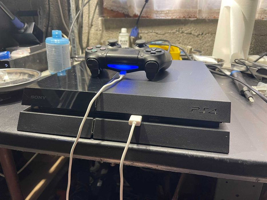 Consola Sony PS4 PlayStation 4 + Controller + GTA V, stare bună
