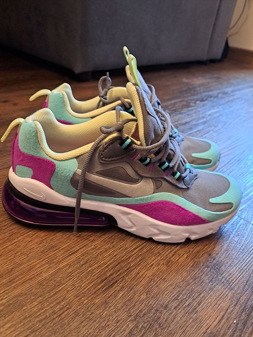 Маратонки Nike AIR MAX 270 React