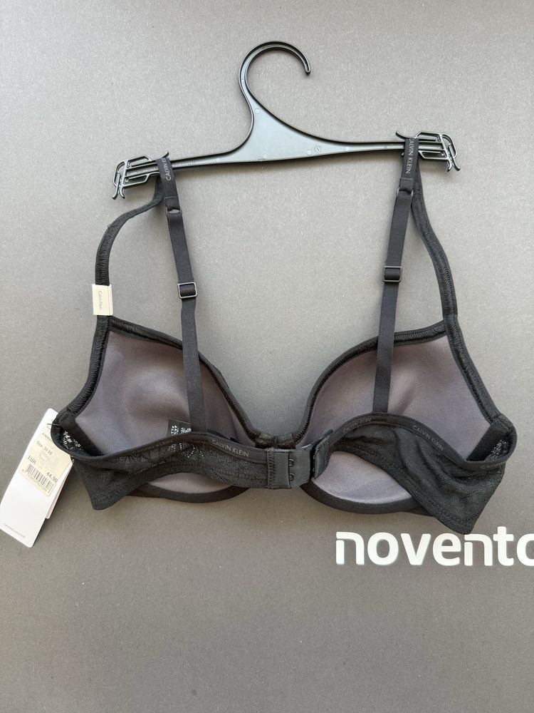 Стилен комплект сутиен /75B/ и прашки /XS/ Calvin Klein