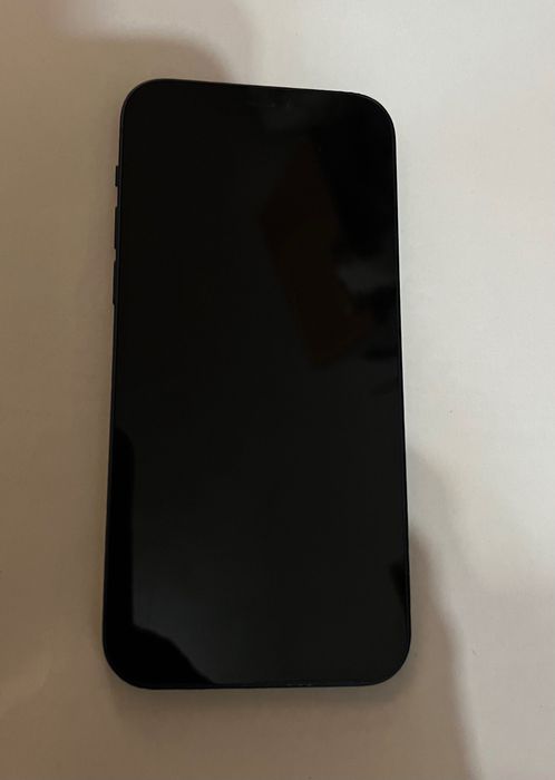 Vând iPhone 12, în stare foarte bună