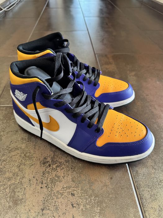 Jordan 1 mid лилави
