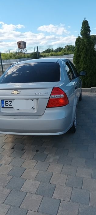 Vând chevrolet aveo