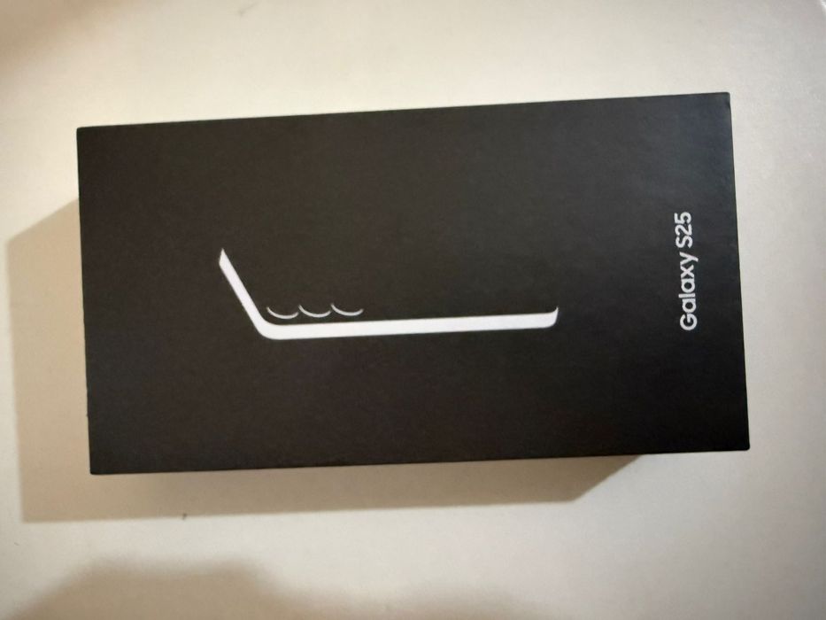 Самсунг S25 почти новый