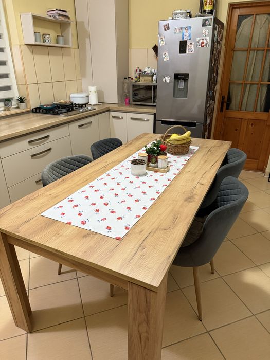 Masa de bucatarie cu 4 scaune