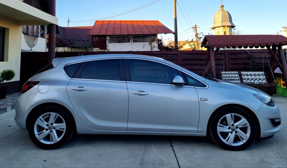 Open Astra J//Facelift//2014//Impecabil