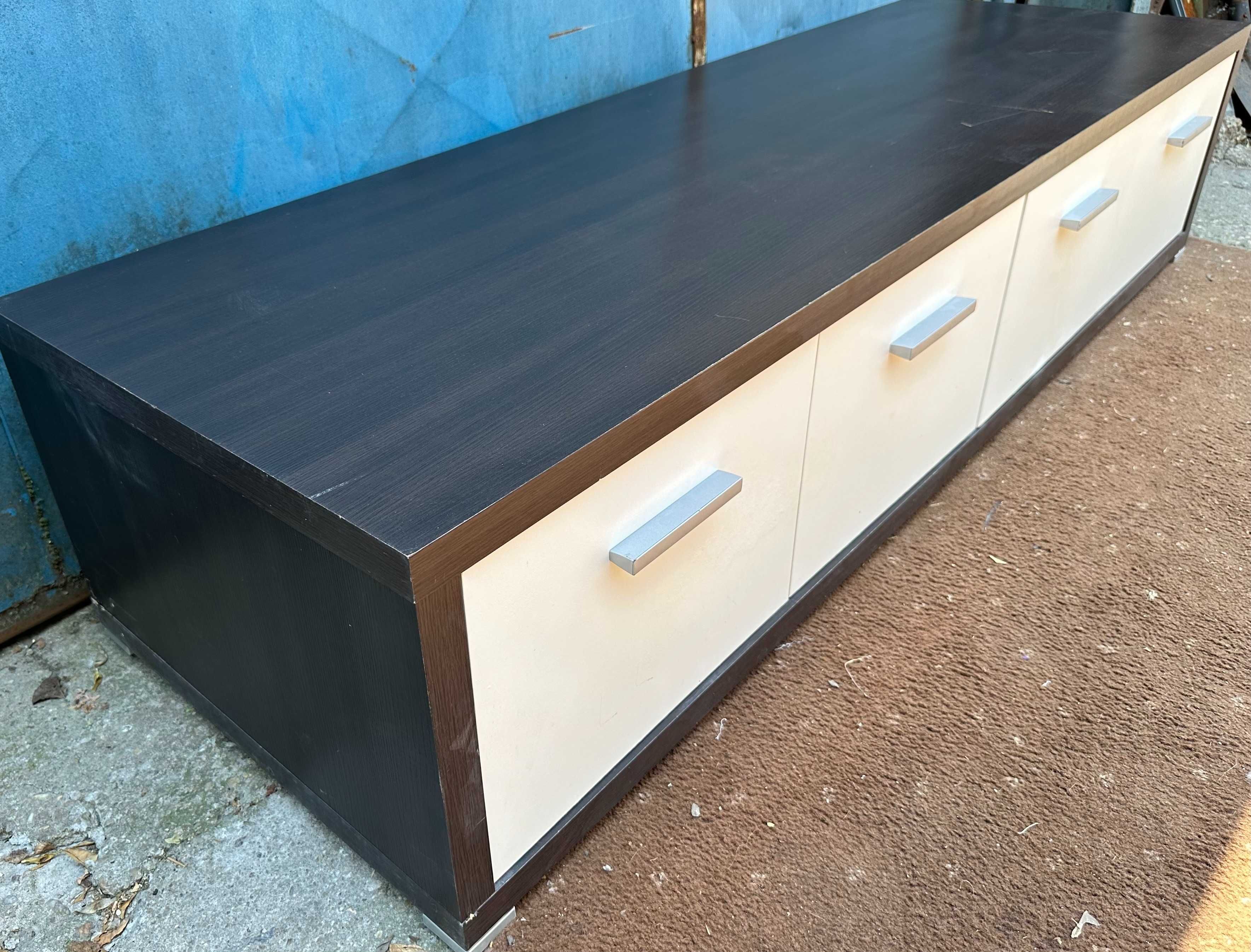 2 buc Comoda 1,90 m pentru living; Comoda cu 3 usi
