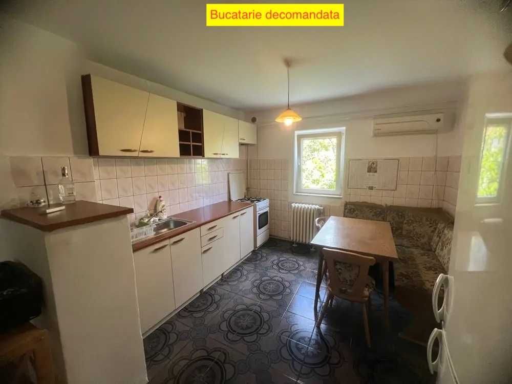 Proprietar Vând apartament 3 camere | Etaj 4 din 4 | Strada Lugojului
