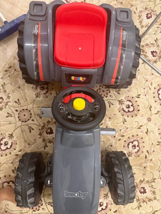 Детский трактор виде механической машины