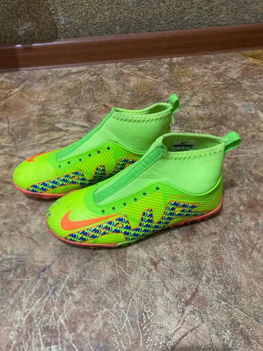 Сороконожки от бренда найк айрзом