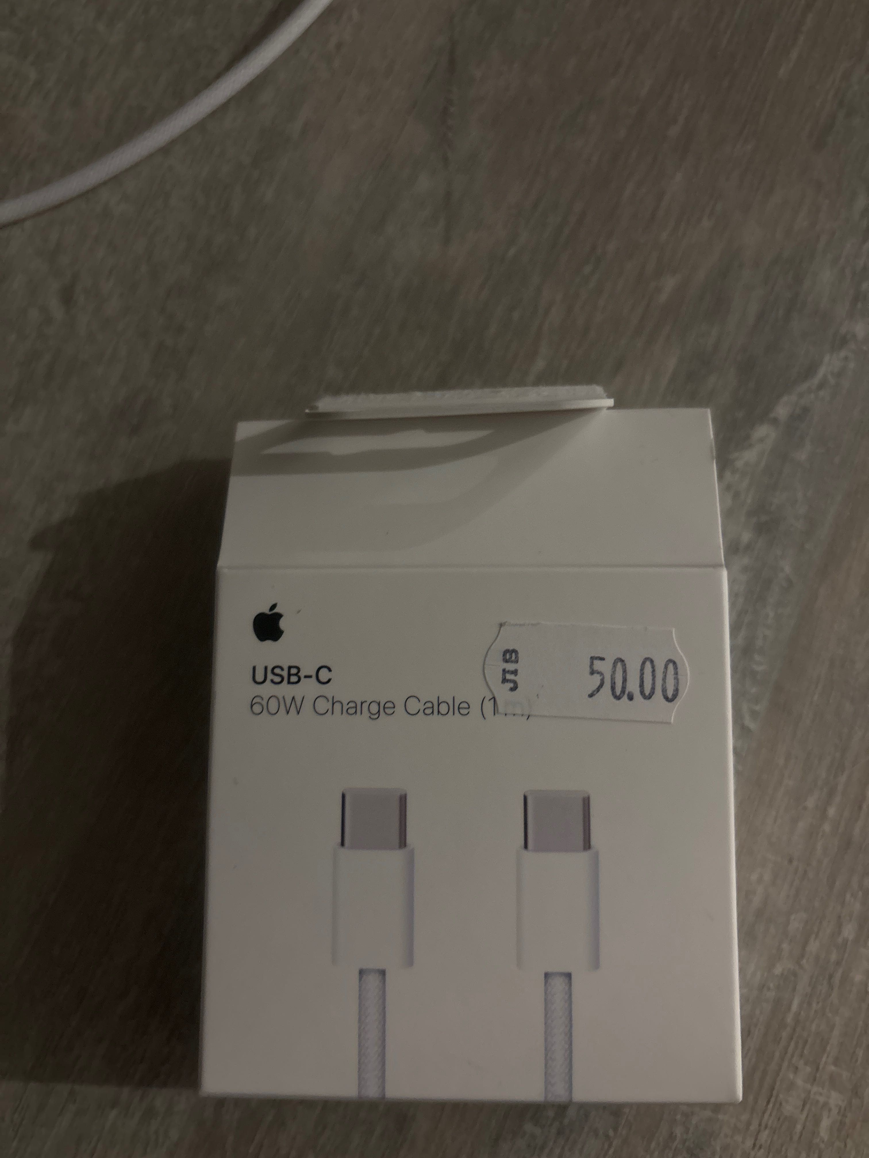 Продавач  кабел за IPHONE 15 usb charge cable 60w