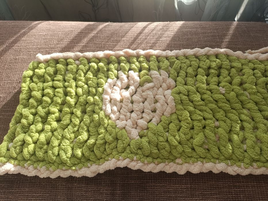 Нещо като шал но за сядане при студени пейки