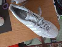 Vand sau schimb  Adidas gazelle barbat  rn 43, 5 , noi
