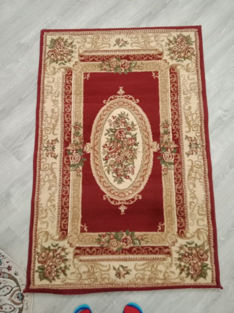 Мини ковер отличное состояние после химчистки.