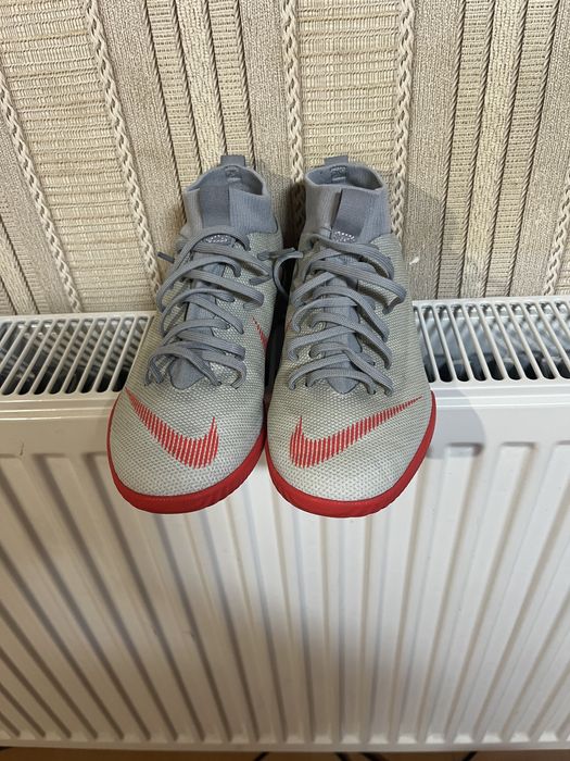 Маратонки,бутонки и стоножки за момче