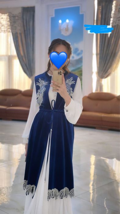 Продаю красивое белое платье с жилеткой для торжеств