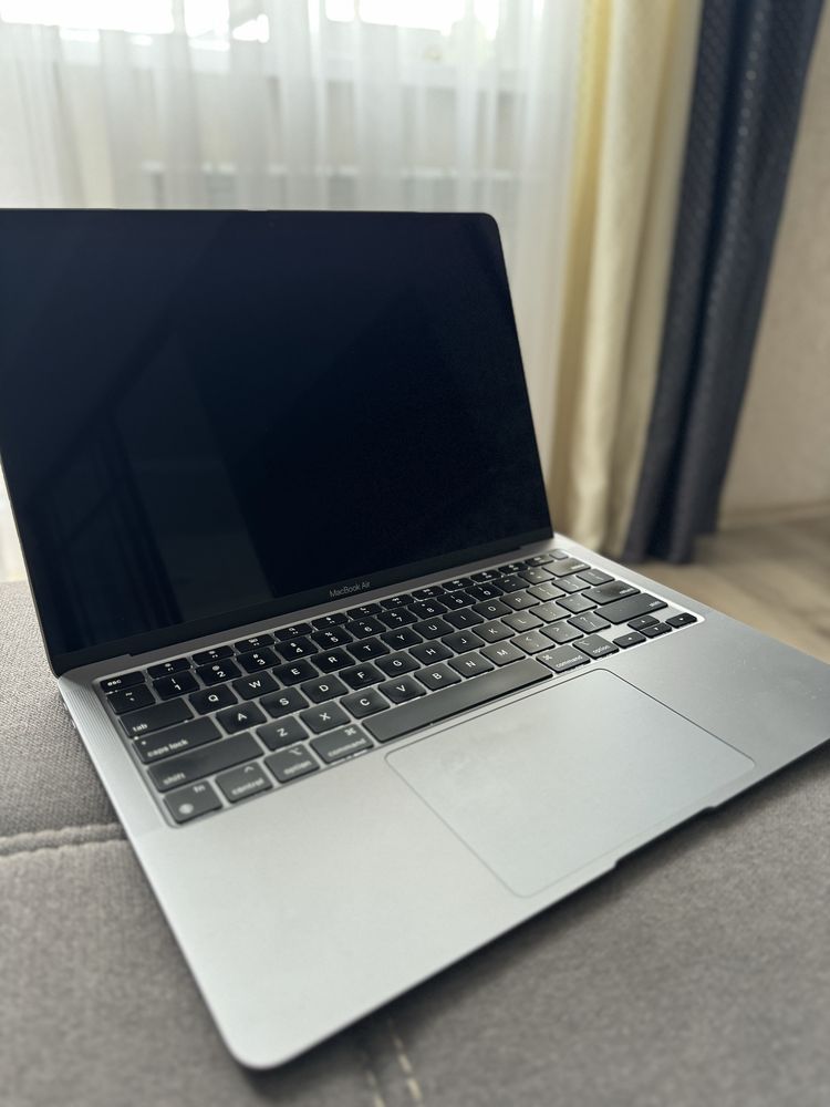 Продам ноутбук macbook air m1 2020