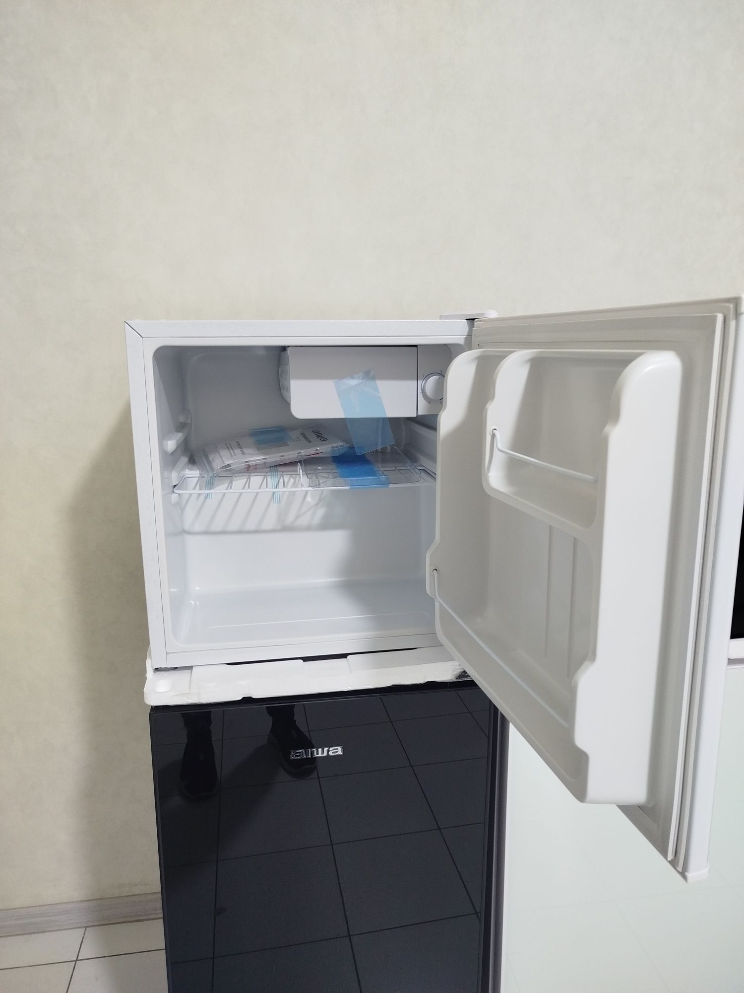Мини холодильник Айва ТB-90/ Mini xolodilnik Aiwa TB-90