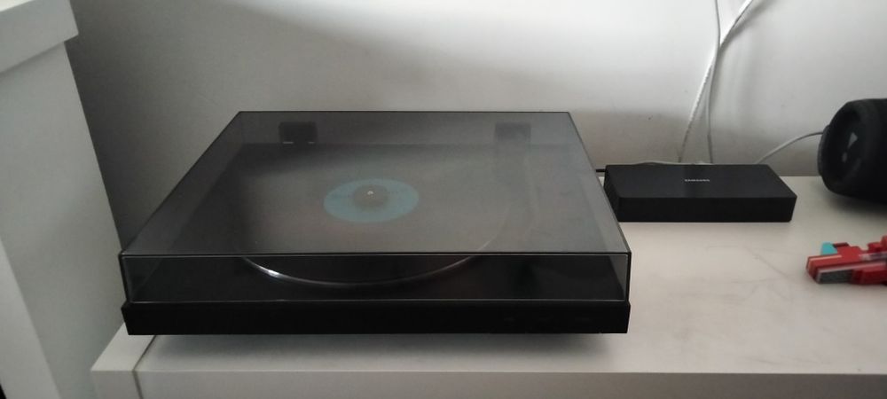Vând Pick up marca Sony