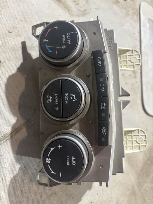 Mazda 5 2007 година Панел управление климатик