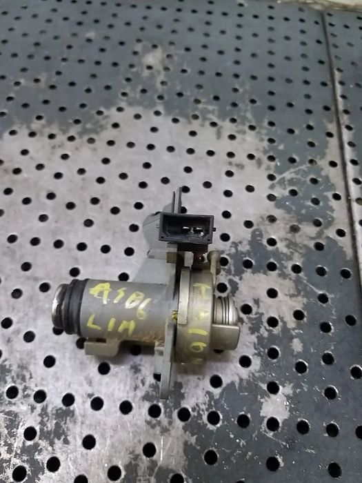 Butuc portbagaj audi a4 b6 8e 8e0827573a