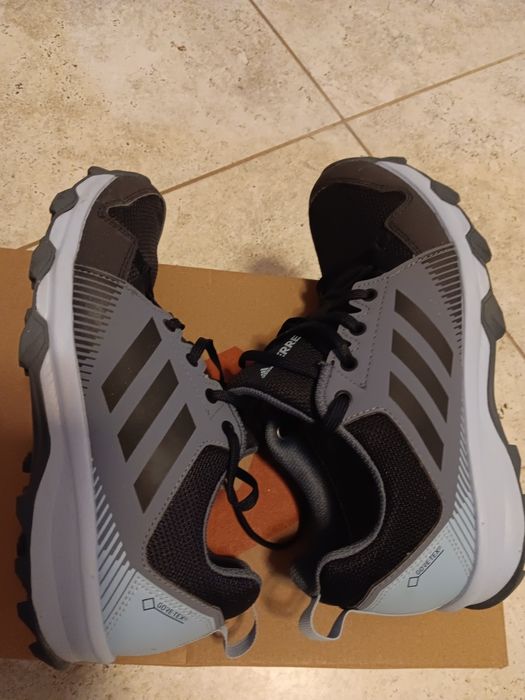 Adidași  gore  tex