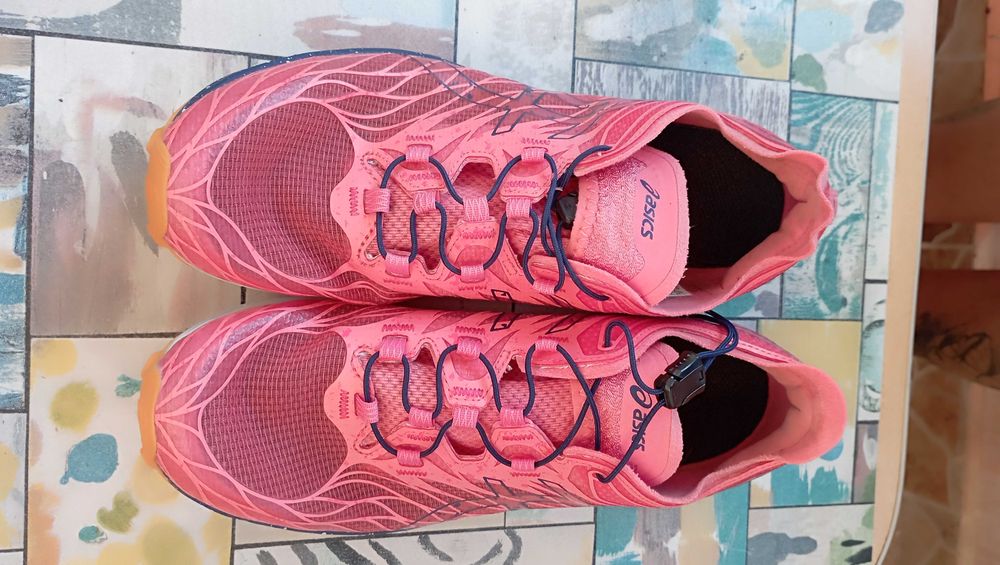 Дамски маратонки ASICS FUJISPEED