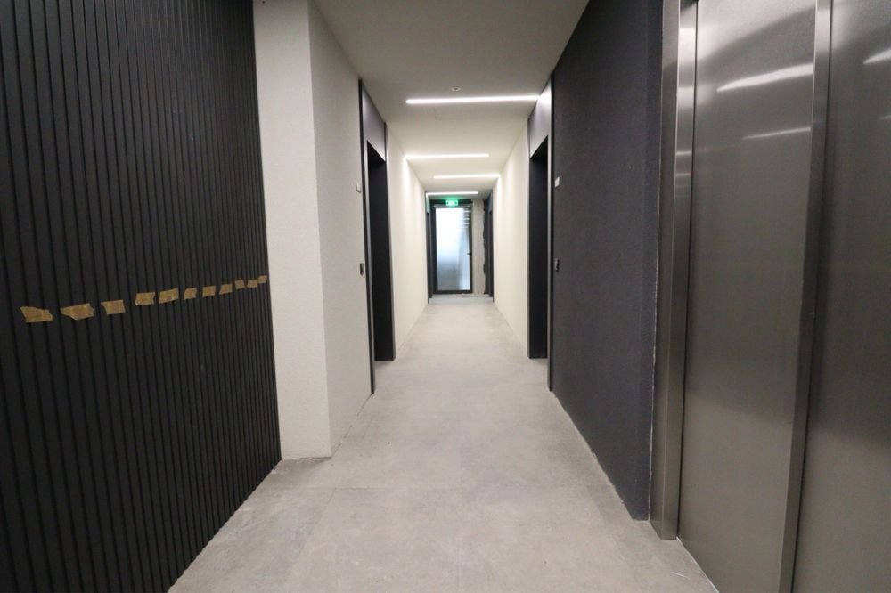 Продава се Двустаен апартамент в София, Център - 72 кв.м за 2348 €/кв.м - Снимка #8