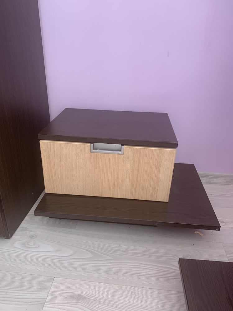 Продавам скрин и нощни шкафчета без забележки